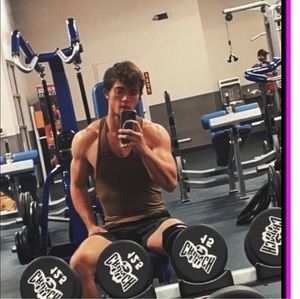 Meet your Posher, Delynn